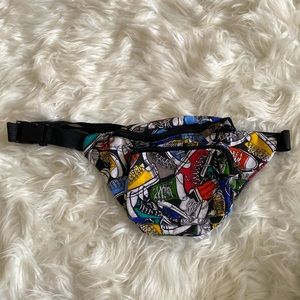 Unisex vintage converse fanny pack. Great quality.  Still in good condition.
